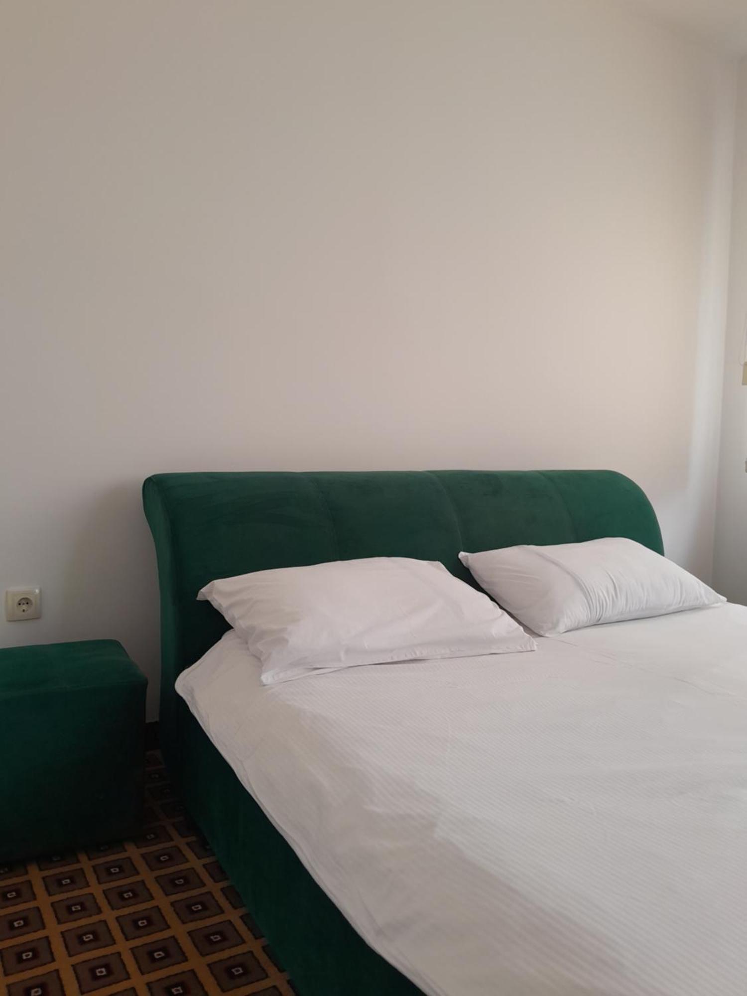 Hotel Victoria Lukavica Zewnętrze zdjęcie