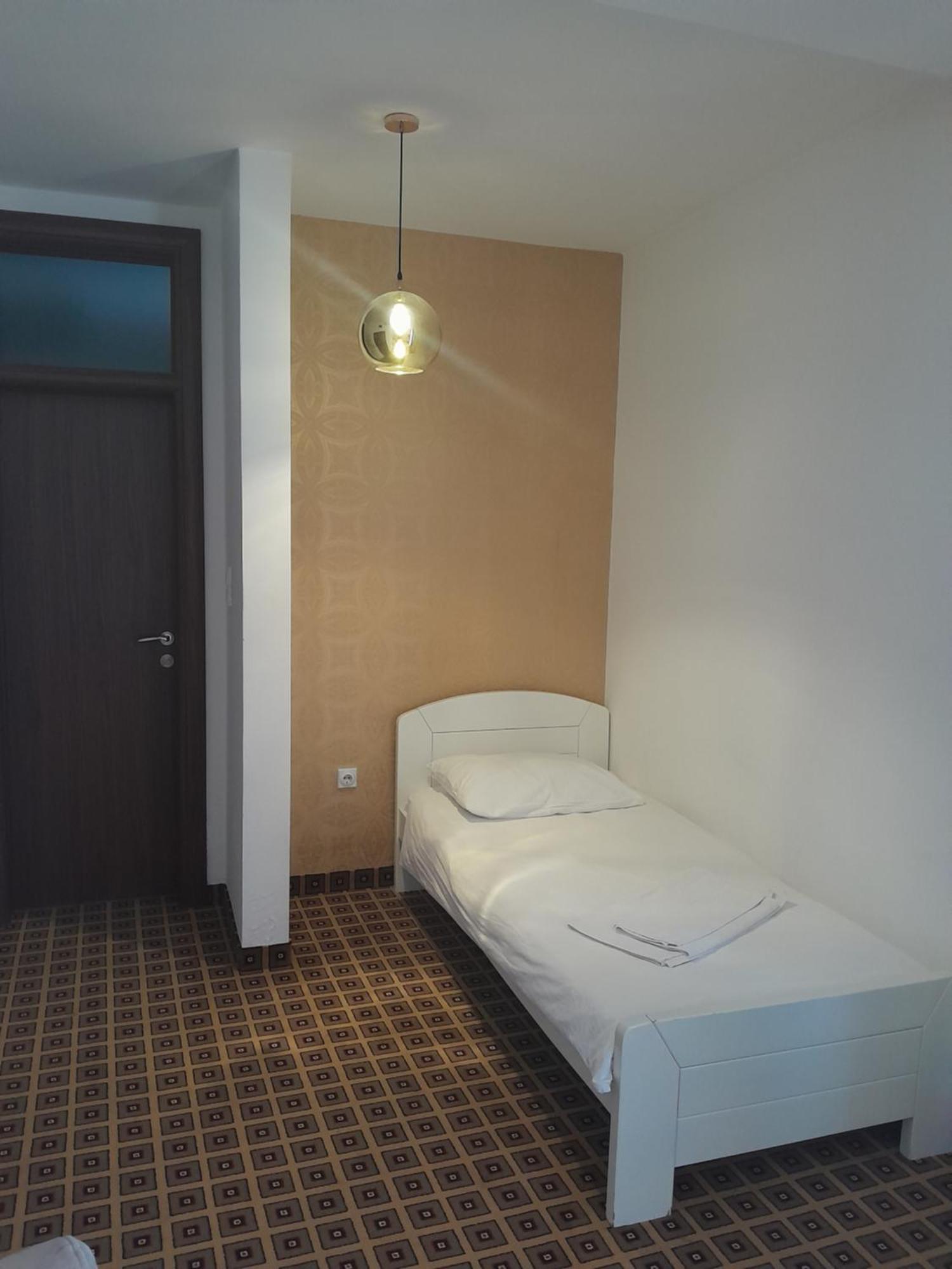 Hotel Victoria Lukavica Zewnętrze zdjęcie