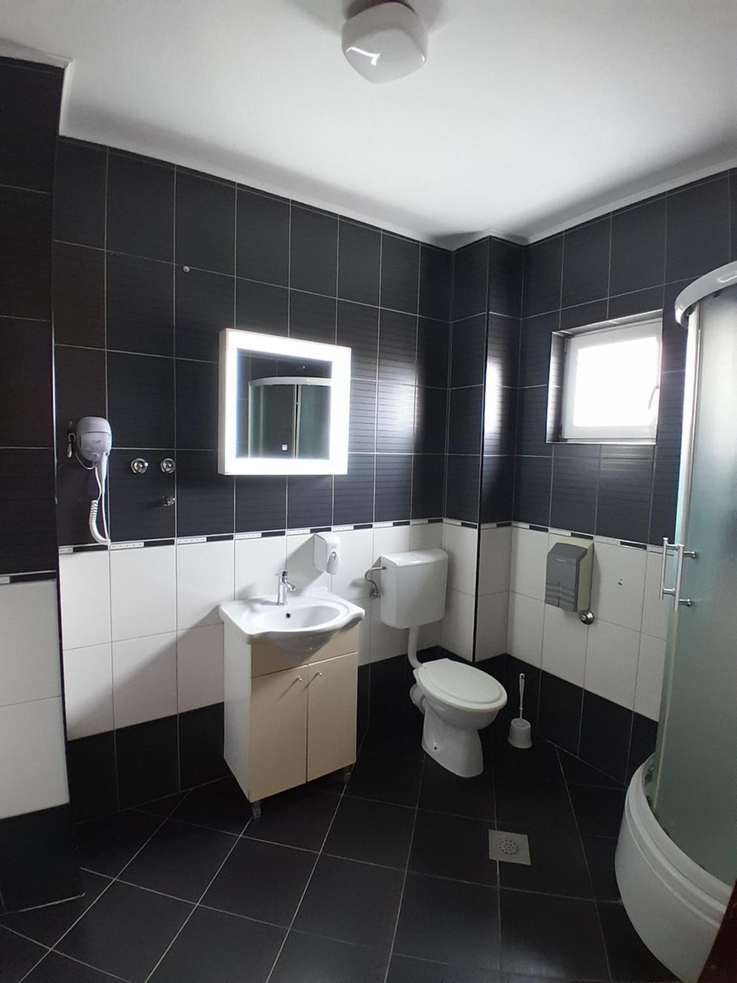 Hotel Victoria Lukavica Zewnętrze zdjęcie