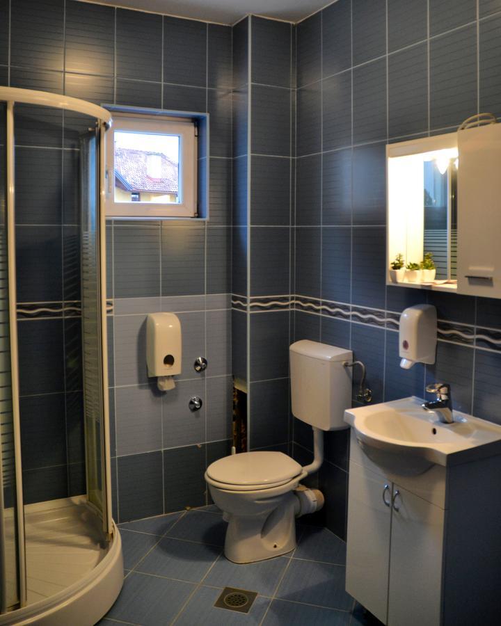 Hotel Victoria Lukavica Zewnętrze zdjęcie