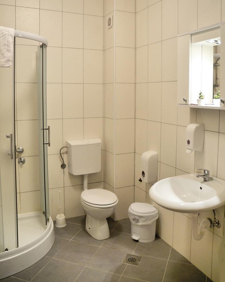 Hotel Victoria Lukavica Zewnętrze zdjęcie