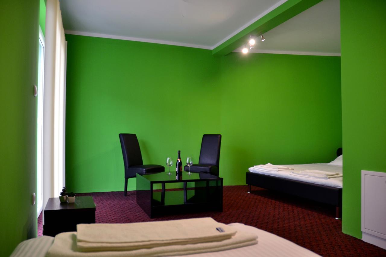 Hotel Victoria Lukavica Zewnętrze zdjęcie
