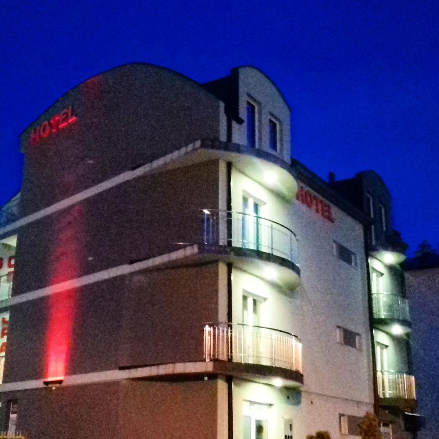 Hotel Victoria Lukavica Zewnętrze zdjęcie