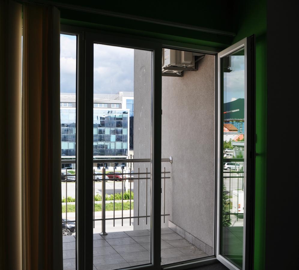 Hotel Victoria Lukavica Zewnętrze zdjęcie